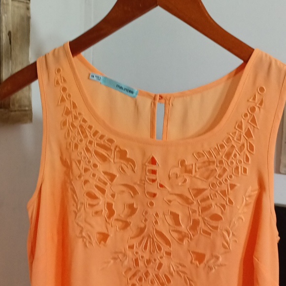 Maurices FLAWED embroidered tank top style blouse - Picture 4 of 7